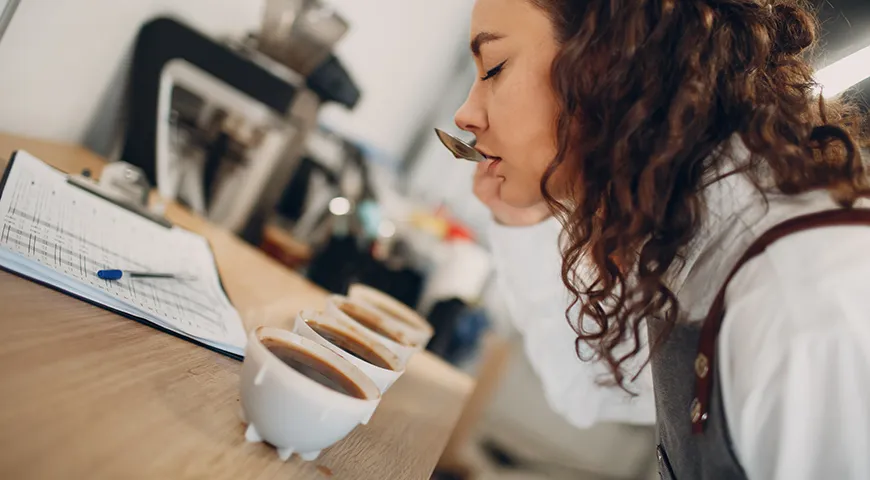 При динамической дегустации кофе оценивают на разных температурных этапах