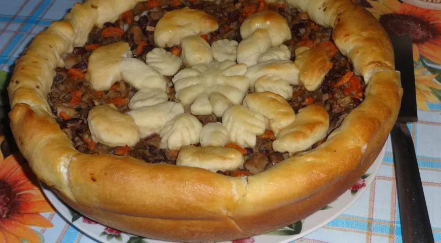 Пирог с грибами и фасолью