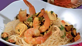 Рецепты с макаронами, креветками и мидиями