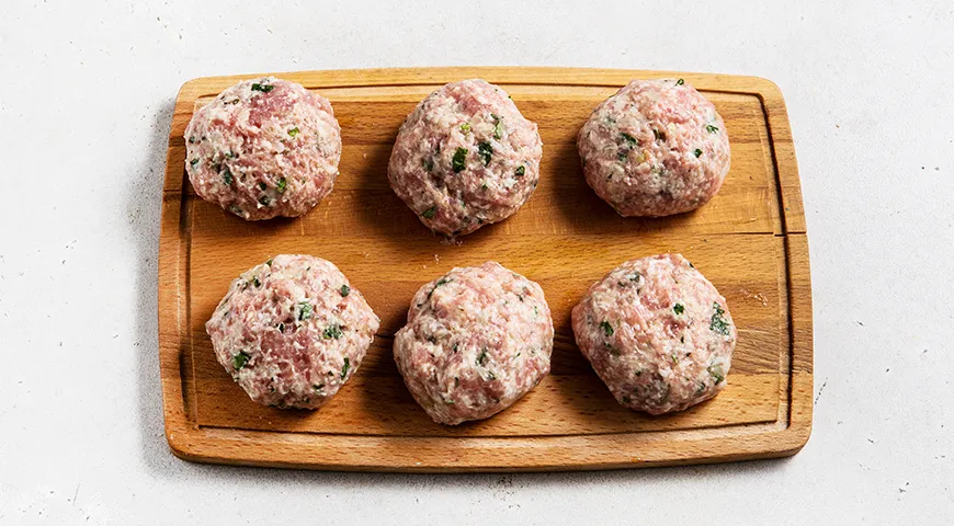 Сочные рубленые котлеты из свинины на сковороде