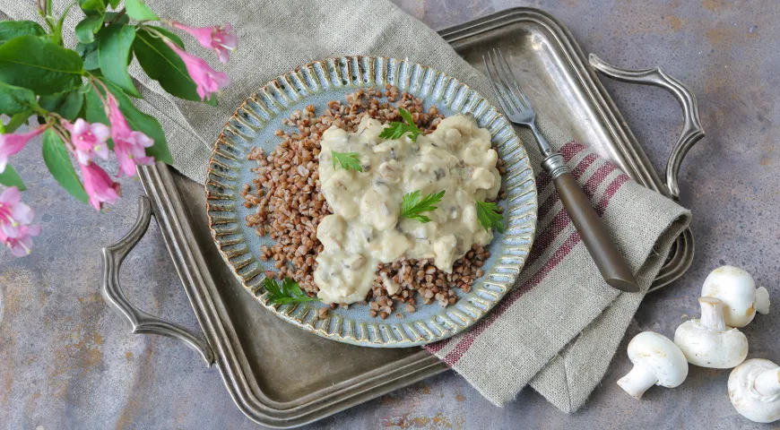 Гречка с грибами, запеченная с курицей в духовке: пошаговый рецепт приготовления с фото