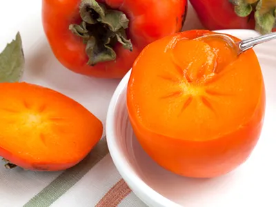 Простой и вкусный салат с хурмой «Персидский рассвет» — рецепт приготовления