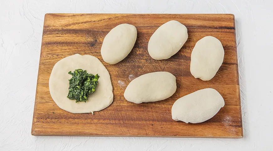 Пирожки со щавелем, жаренные на сковороде