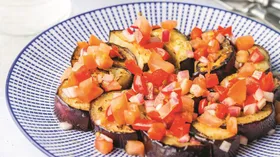 Рецепты с баклажаном, салатом и томатами