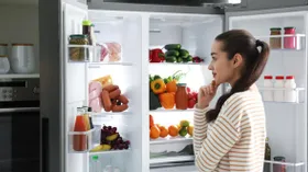 Внимание, опасно: какие продукты нельзя хранить в холодильнике