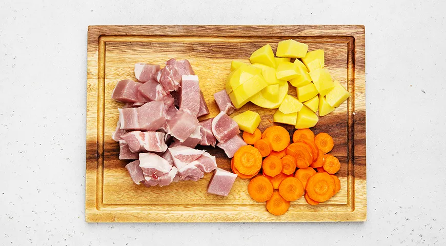 Жаркое в горшочке из теста