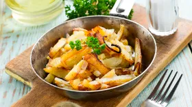 Жареная картошка с салом и луком