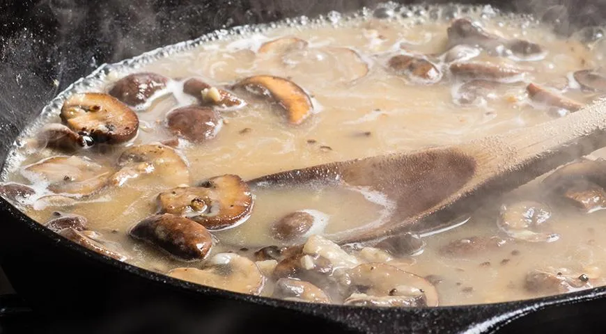 Подливка с грибами превратит ваши макароны в изысканную пасту