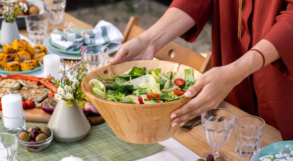 Салаты к шашлыку на природе, 10 простых вариантов на скорую руку — читать  на Gastronom.ru