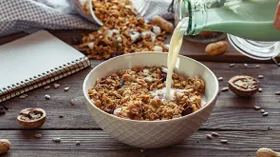 Чем отличаются гранола от мюсли и как их приготовить дома