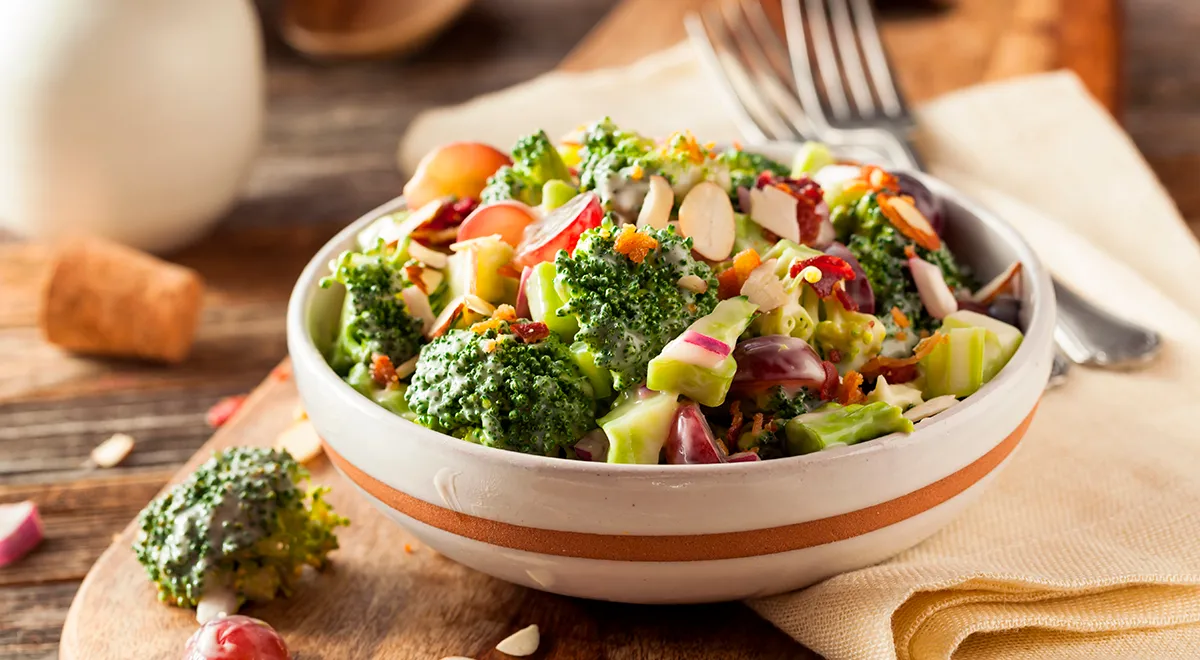 12 рецептов вкусных и сытных салатов с брокколи