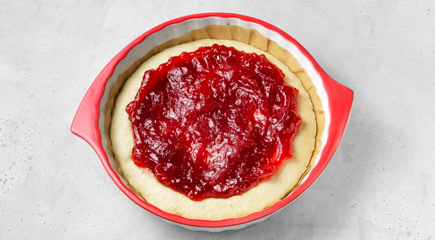 Заливной пирог с вареньем на молоке