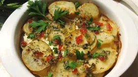 Картофельная запеканка с рикоттой, болгарским перцем и травами