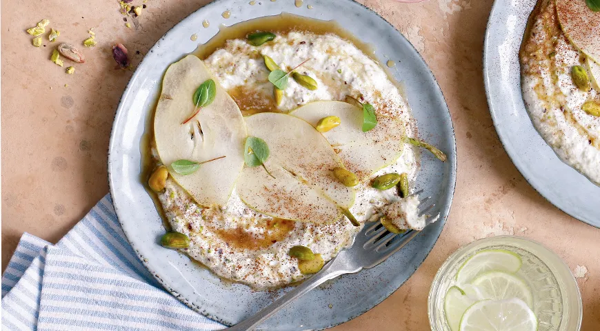 Мацони с грушей и фисташками