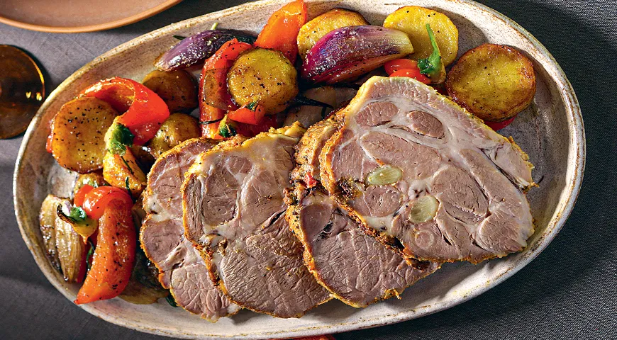 Рецепт буженины, нашпигованной чесноком