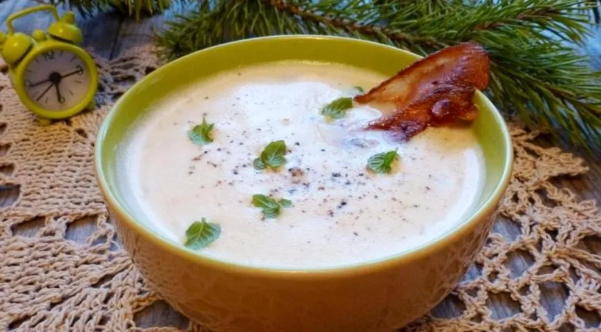 Крем-суп из чечевицы с чипсами из бекона