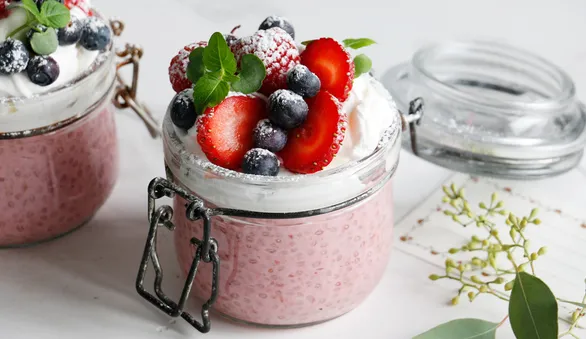 Зимний чиа-пудинг с ягодами