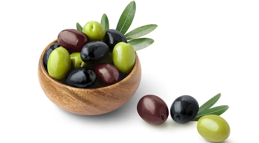 Оливки/маслины, лимон, каперсы - классический набор добавок для любой солянки