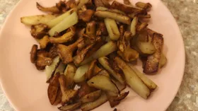 Молодой картофель, жареный с лисичками