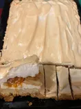 Пирог с абрикосами, яблоками, творогом и безе