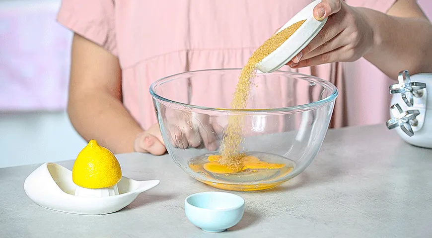 Печенье «Мадлен» с маракуйей