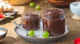 Кисло-сладкий соус из крыжовника к мясу