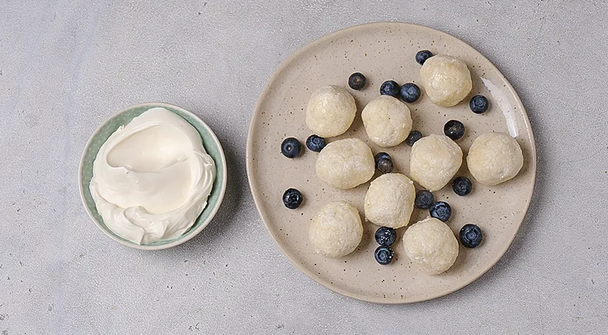 Ленивые вареники с голубикой