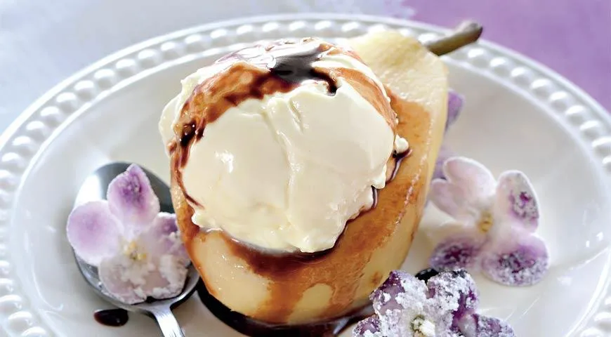 Десерт «Прекрасная Елена», или груши с мороженым