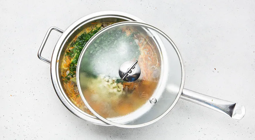 Куриные желудки, тушенные с луком