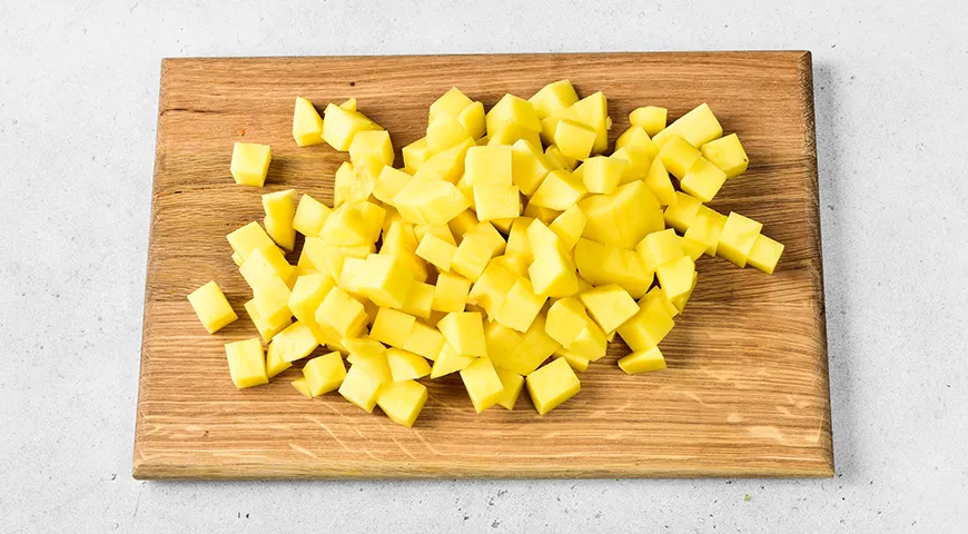 Тушенная картошка с фаршем в мультиварке