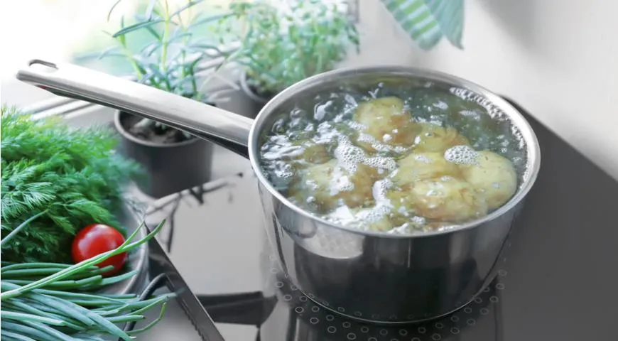 Кипение воды при варке картошки