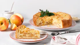 Яблочный пирог с заварным кремом