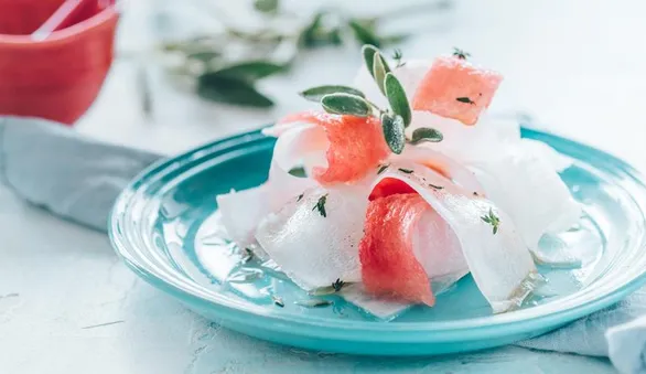 Салат с арбузом и дайконом
