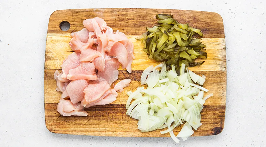 Азу из курицы с солеными огурцами