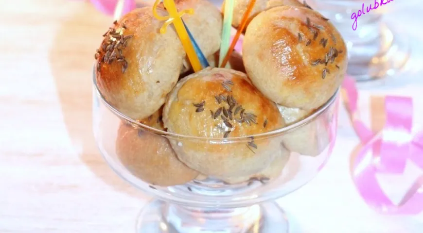 Пошаговый рецепт закусочных пирожков-булочек с вялеными помидорами
