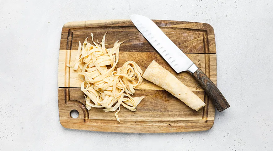 Салат «Загадка» с яичными блинчиками