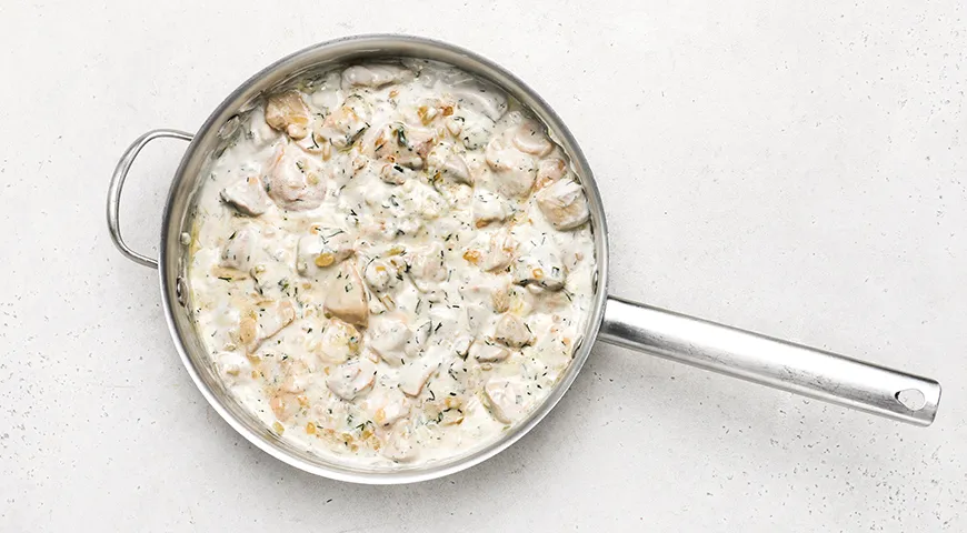 Куриное филе в сметанном соусе