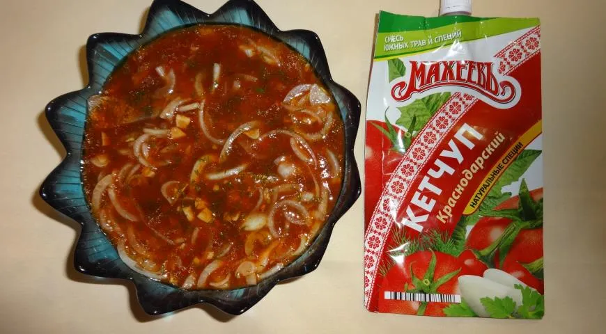 Рецепт селёдки с маринованным луком в томатно-укропном маринаде