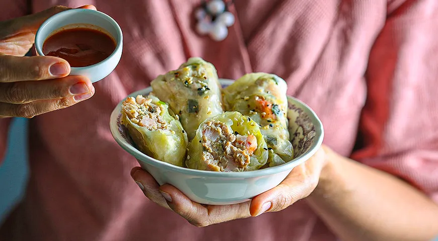 Азиатские голубцы с индейкой и креветками