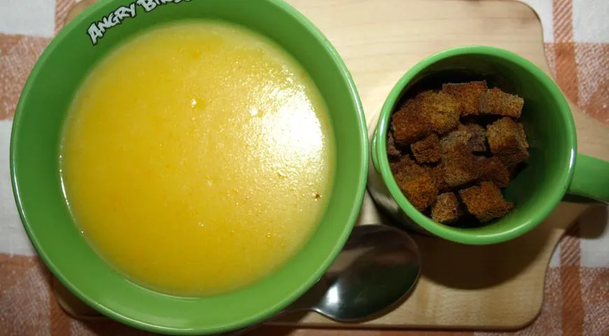 Суп-пюре овощной с сухариками