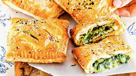 Пирожок с кунжутом