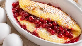 Омлет-суфле со смородиной