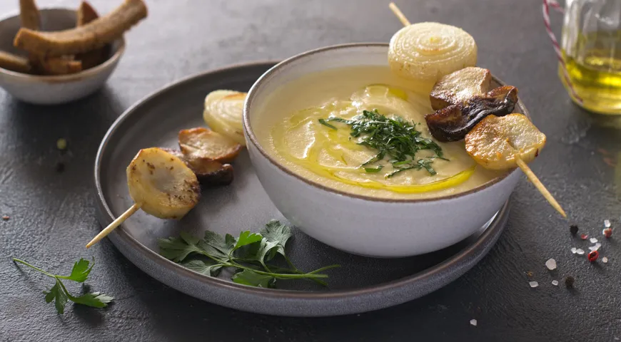 Крем-суп из топинамбура с шашлычками из белых грибов