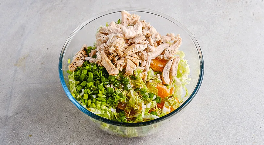 Салат из пекинской капусты с хрустящей лапшой