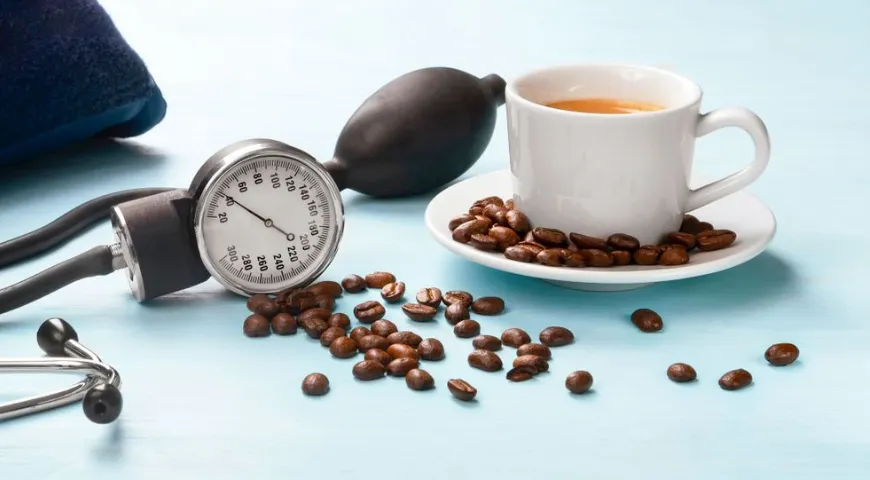 Для большинства гипертоников кофе в умеренных количествах не представляет опасности, однако лучше обсудить индивидуальную норму с лечащим врачом
