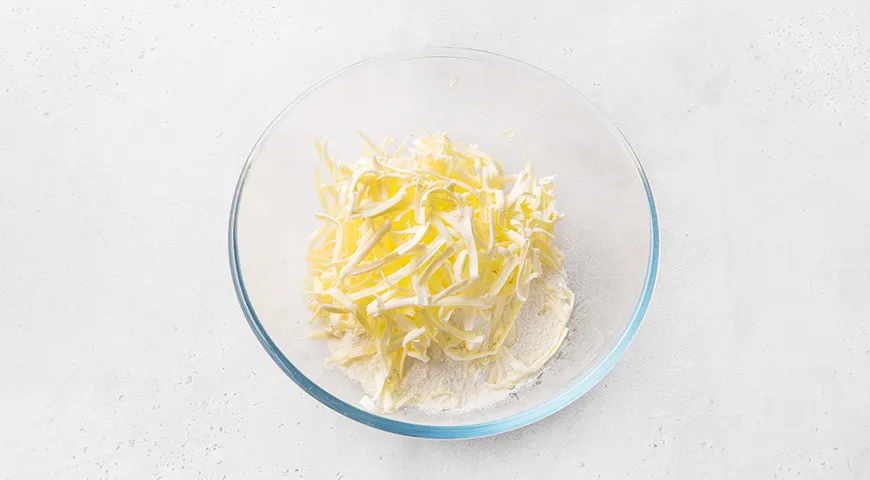 Сосиски в тесте, с овощами и сыром