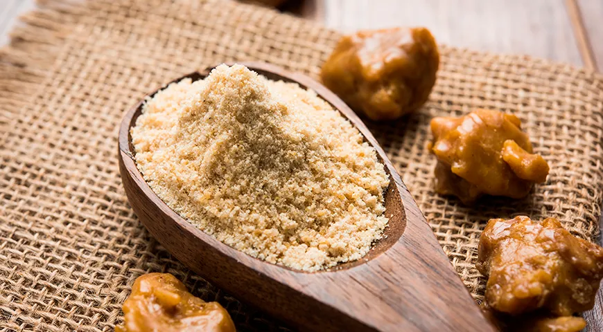 2 главных типа асафетиды: цельная смола и порошок