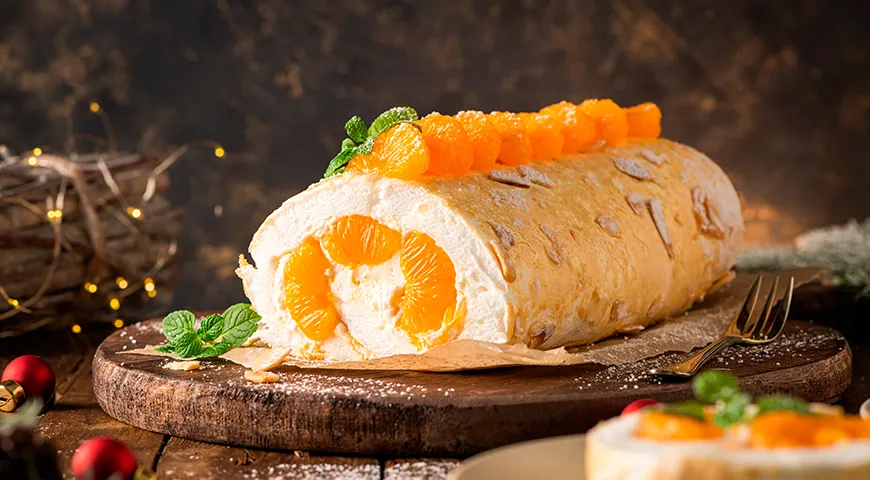 Меренговый рулет с кремом и мандаринами