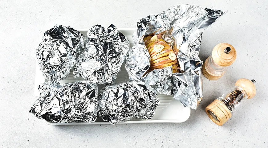 Картошка в беконе в фольге в духовке