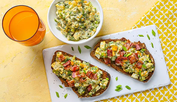 Ржаной тост с яичным салатом